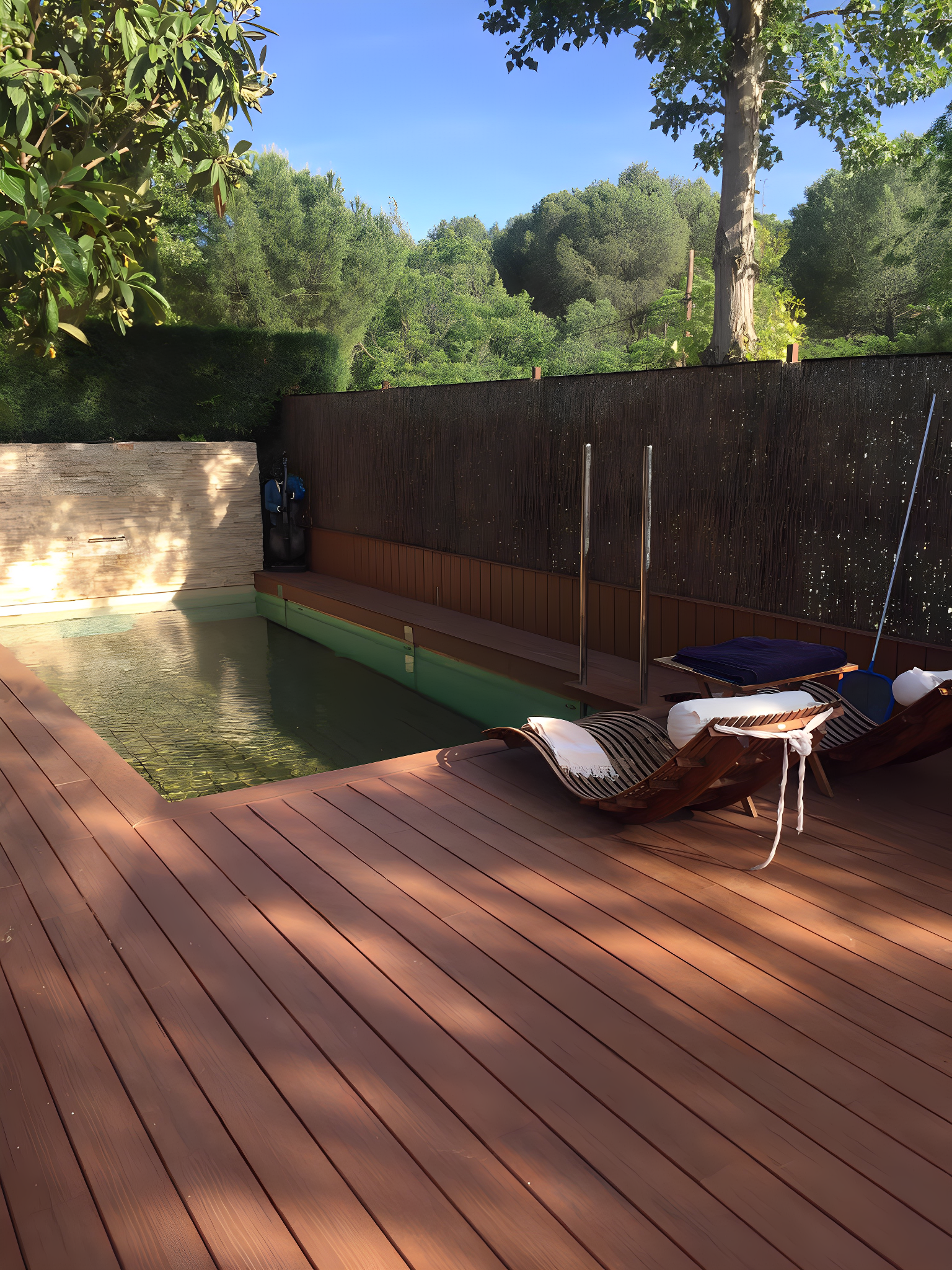 cubierta transitable de piscina en acabado madera